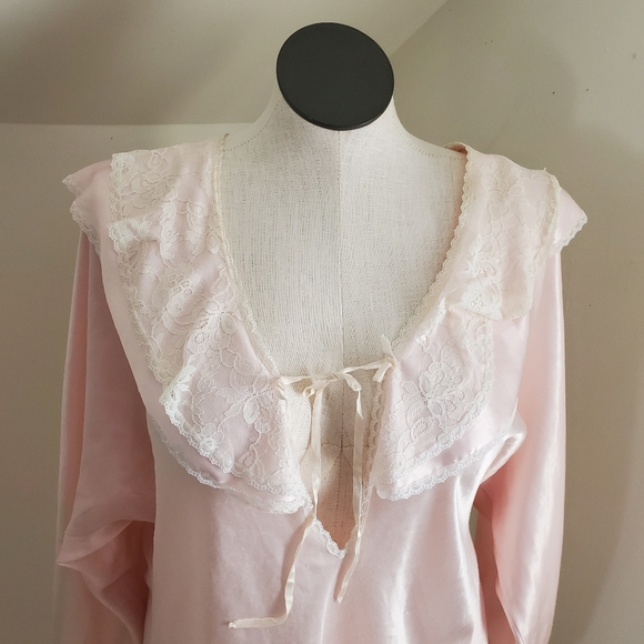 50s 60s Vintage ILGWU Powder Puff Pink Satin & Lace Flat Collar Nightgown - Picture 7 of 10